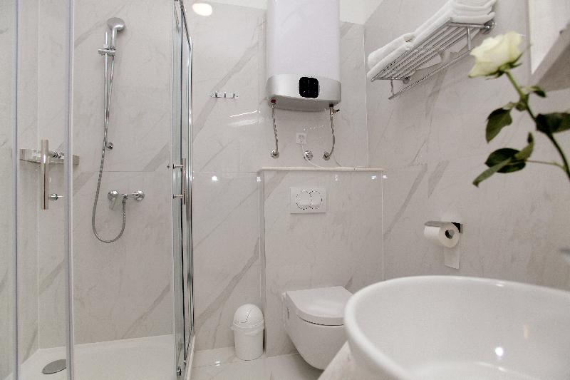 استودیوی استاندارد, Bellevue Trogir