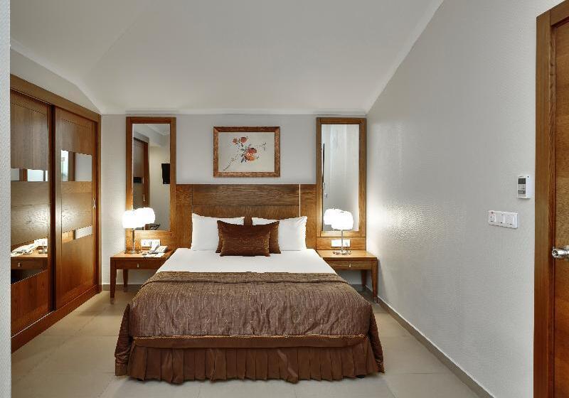 스위트 킹사이즈 침대, Holiday Inn Express Turlock, An Ihg