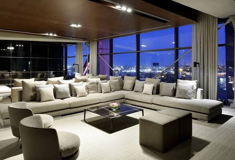 Номер Клуб, Hyatt Regency Barcelona Tower
