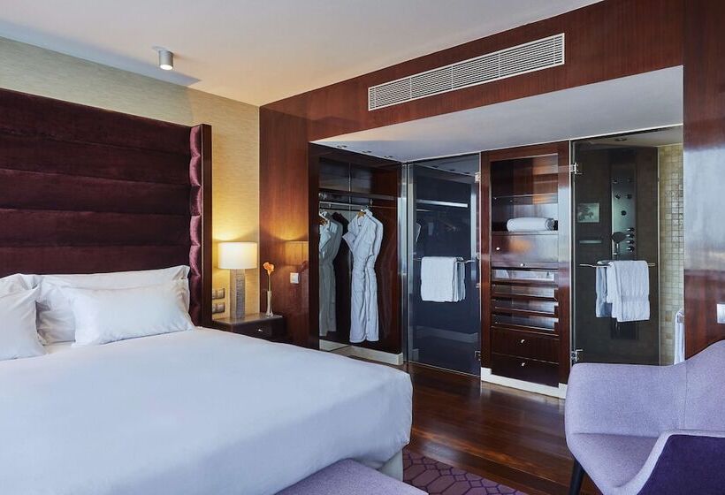 Номер Стандарт, Hyatt Regency Barcelona Tower