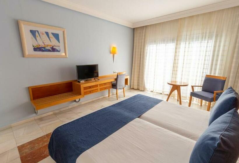 基本三人间, R2 Hotel Pajara Beach