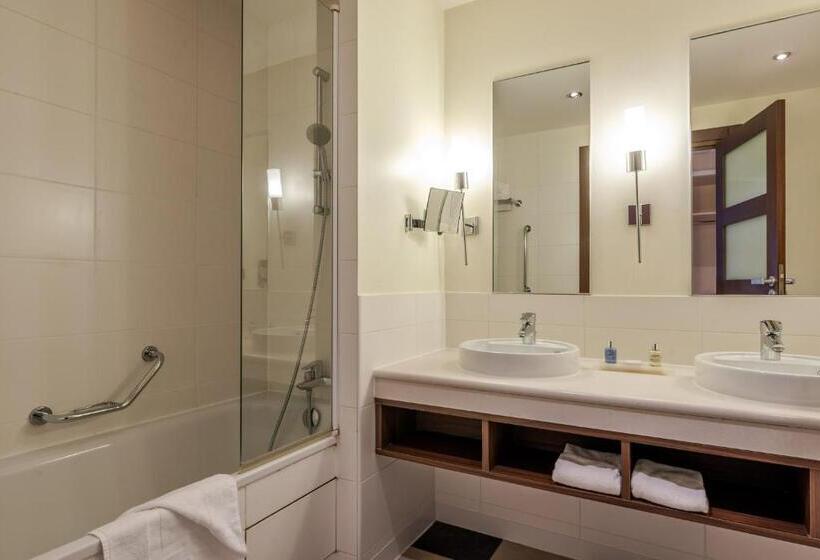 Premium Family Room, Radisson Blu Hotel Paris, Marne La Vallée