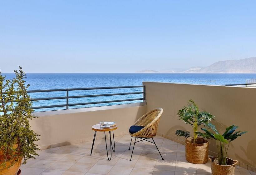 اتاق خانوادگی با چشم‌انداز دریا, Blue Marine Resort And Spa
