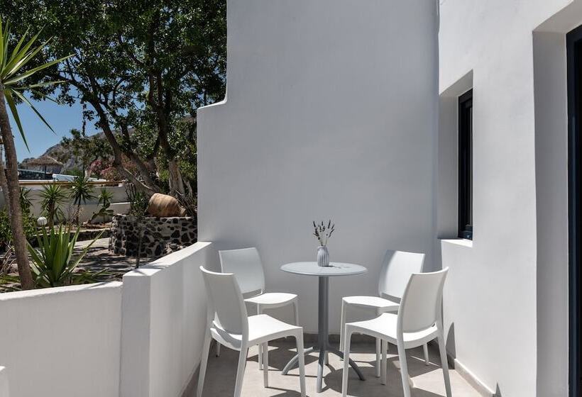 اتاق خانوادگی, Rivari Santorini