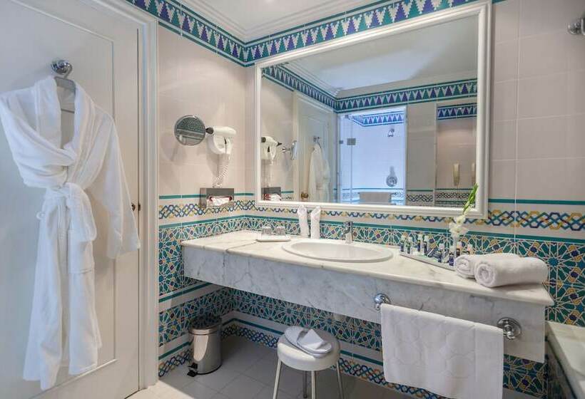 سوییت جونیور با چشم‌انداز دریا, Oceana Hotel & Spa Focussed Adults