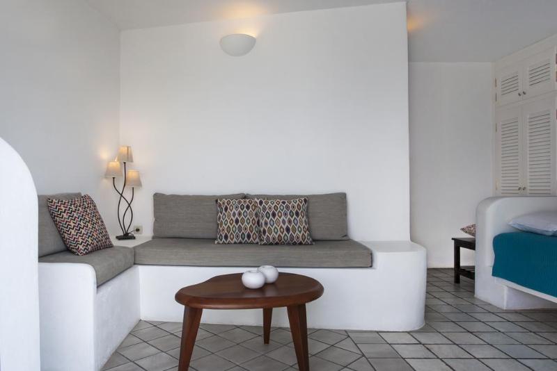 استودیوی سوپریور, Remezzo Villas