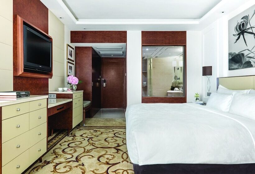Superior Interior Room, The Langham Hong Kong
