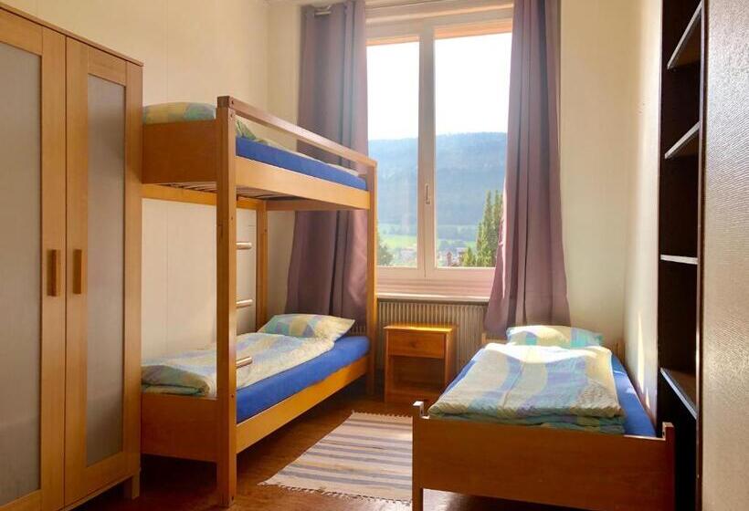 标准三人间, Auberge Pour Tous