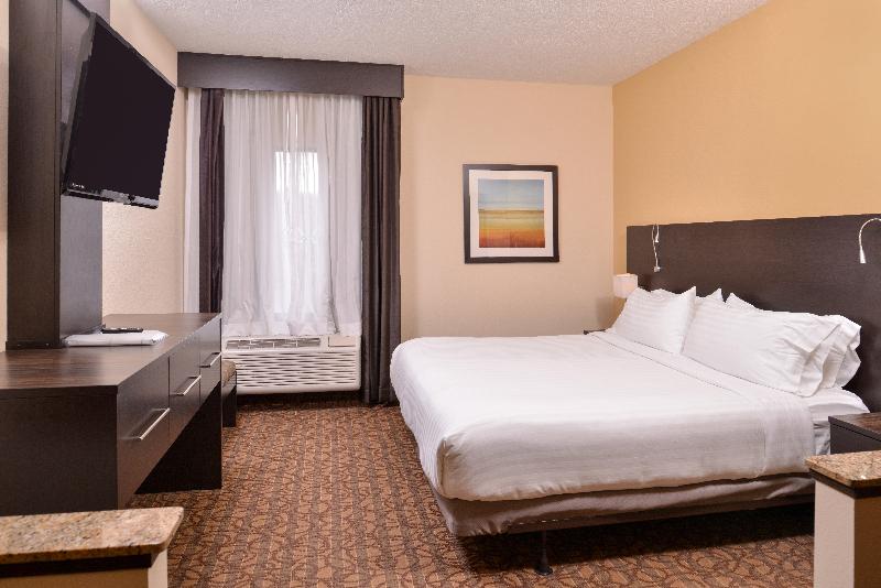 اتاق استاندارد با تخت بزرگ برای معلولان, Holiday Inn Express & Suites Topeka West I 70 Wanamaker, An Ihg