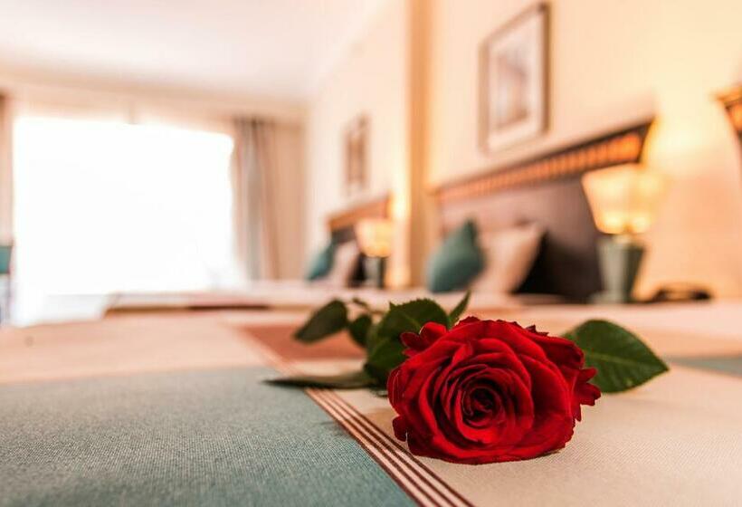 اتاق استاندارد با چشم‌انداز استخر, Seagull Beach Resort  Families And Couples Only