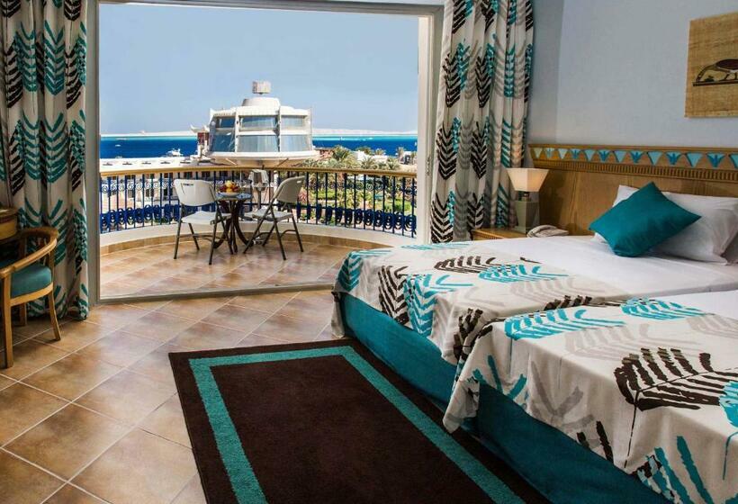 اتاق استاندارد سه تخته با چشم‌انداز استخر, Seagull Beach Resort  Families And Couples Only