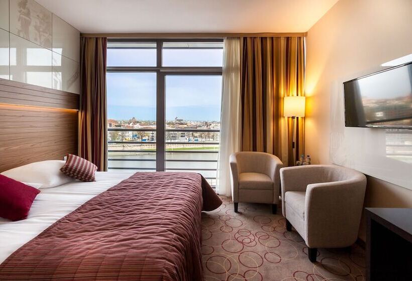Номер Стандарт Вид на Реку, Qubus Hotel Kraków