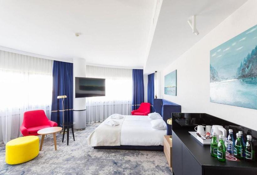 Полулюкс, Qubus Hotel Kraków