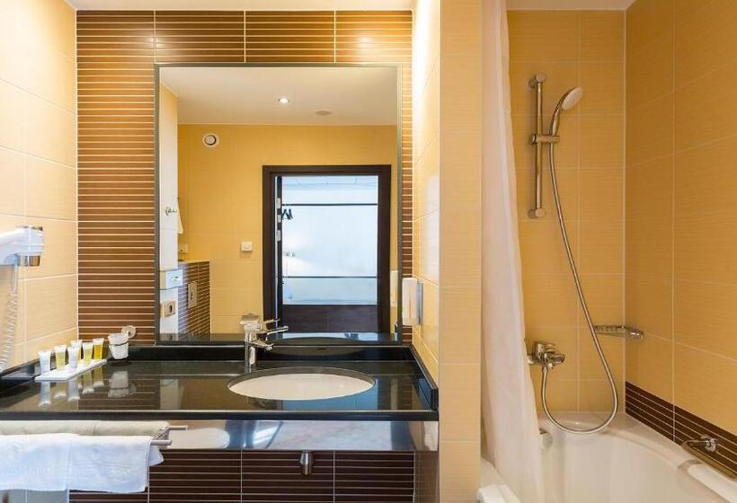 Полулюкс, Qubus Hotel Kraków