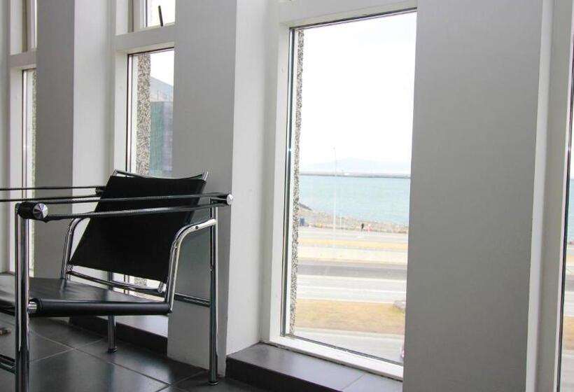 اتاق لوکس با چشم‌انداز دریا, Center Hotels Arnarhvoll