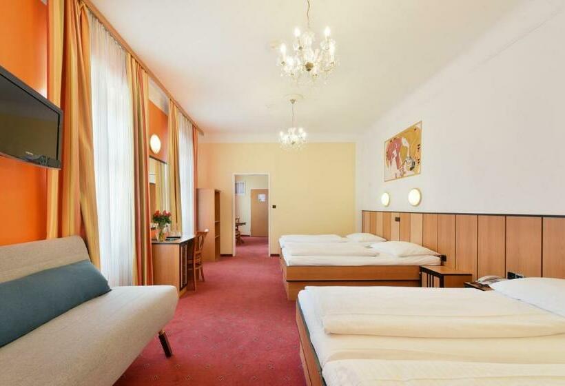 스탠다드 트리플 룸, Garten  Und Kunsthotel Gabriel City