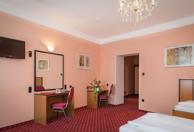 스탠다드 트리플 룸, Garten  Und Kunsthotel Gabriel City