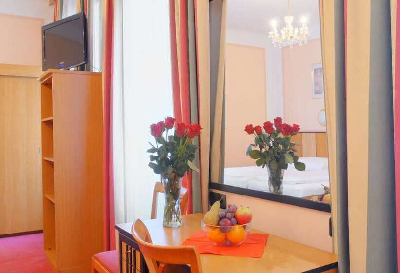 스탠다드 트리플 룸, Garten  Und Kunsthotel Gabriel City