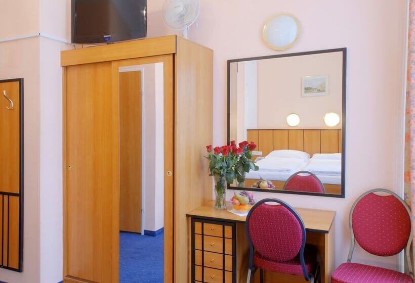 4인용 스탠다드 룸, Garten  Und Kunsthotel Gabriel City