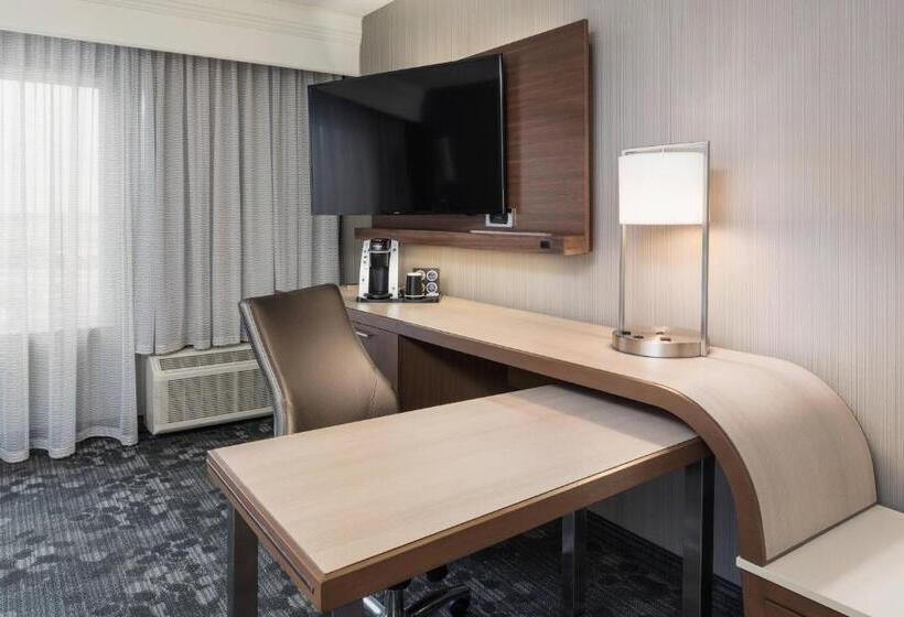اتاق استاندارد با تخت بزرگ, Courtyard By Marriott Toronto Vaughan