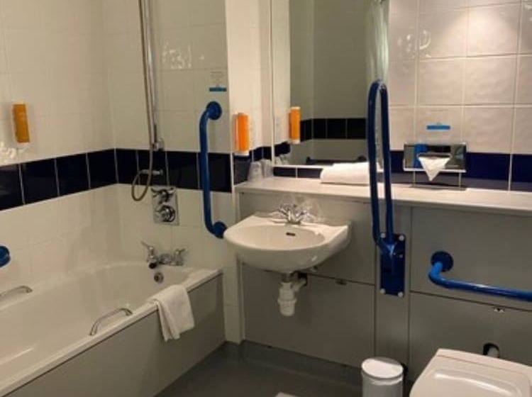 Семейный Номер, Days Inn Michaelwood M5