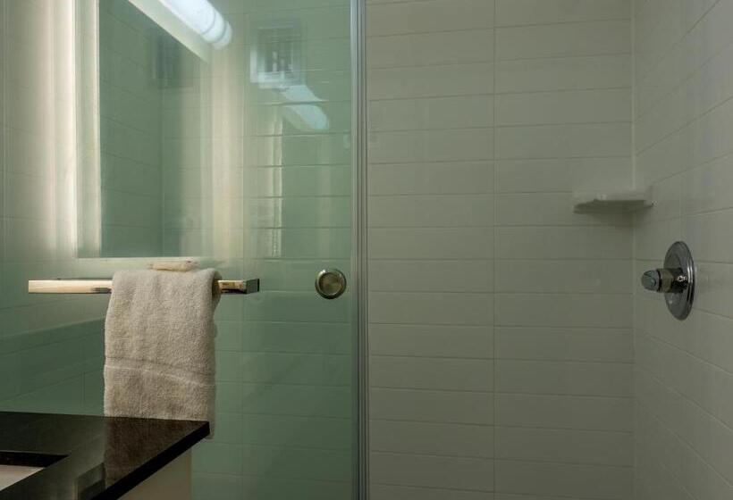 اتاق استاندارد با تخت بزرگ, Motel 6 Sault Ste. Marie, On