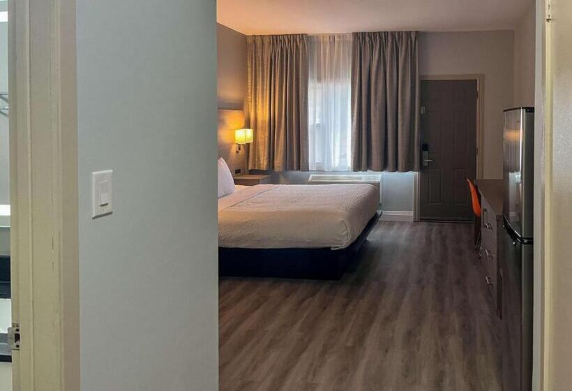 سوییت لوکس, Motel 6 Sault Ste. Marie, On