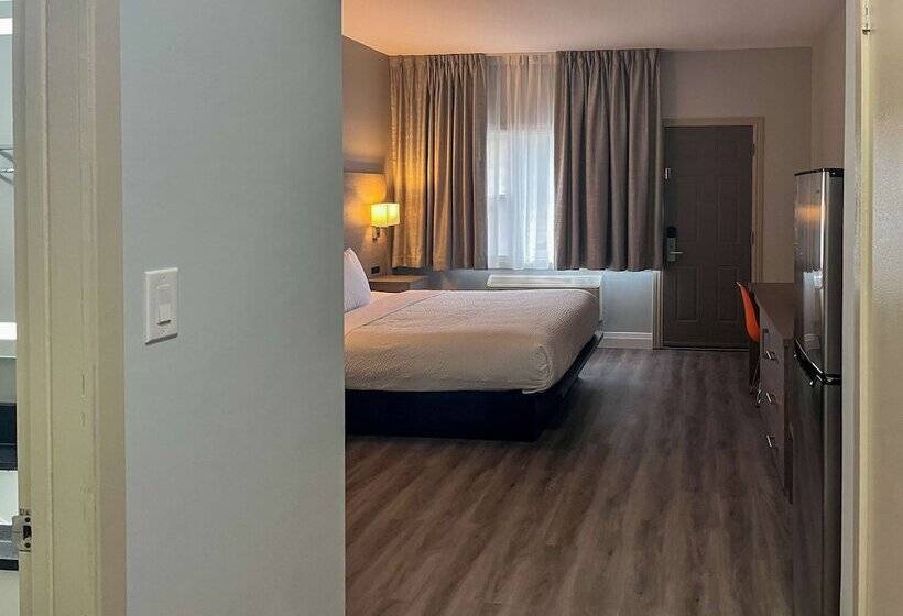 سوییت لوکس, Motel 6 Sault Ste. Marie, On
