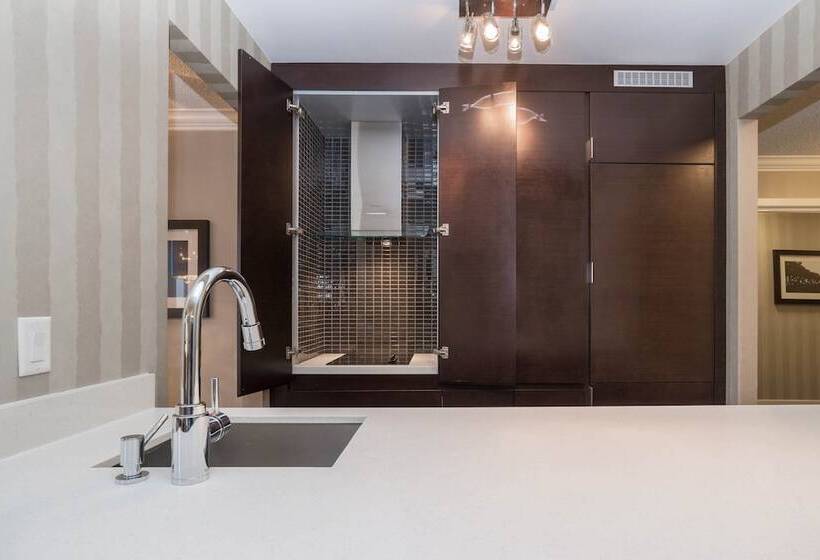 デラックススイート, La Grande Residence At The Sutton Place