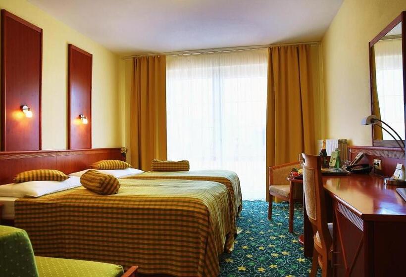 اتاق سوپریور سه تخته, Primavera Hotel & Congress Centre
