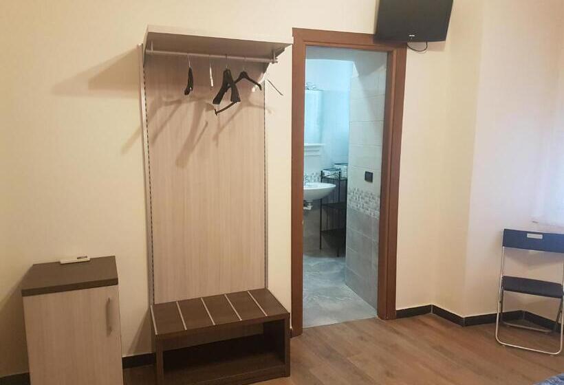 اتاق استاندارد, Le Tre Stazioni