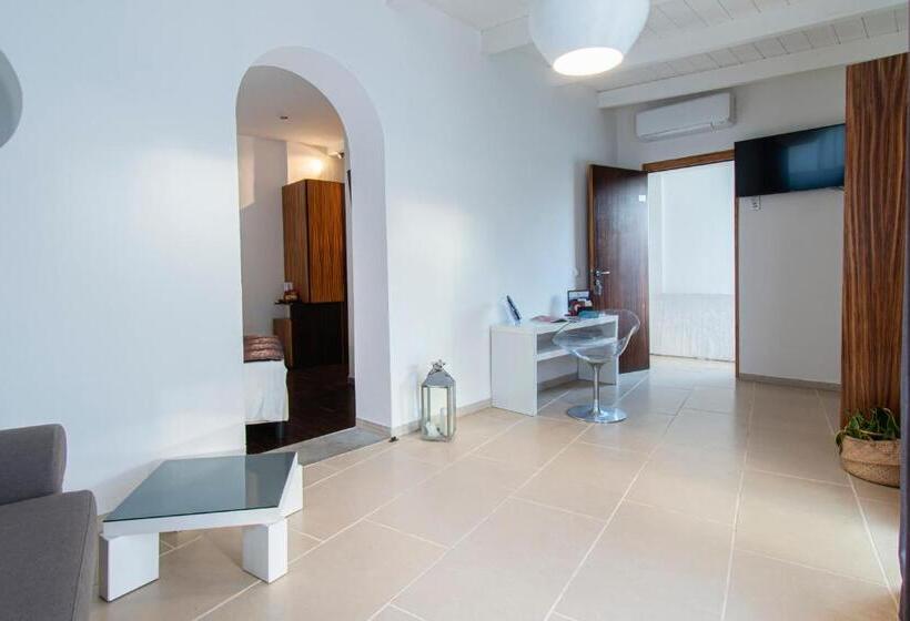 سوئیت جونیور با تراس, Marina 10 Design Hotel & Spa
