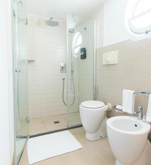 اتاق کلاسیک چهارنفره, Marina 10 Design Hotel & Spa
