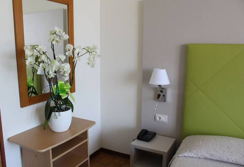 اتاق استاندارد چهار تخته, Residence Holiday