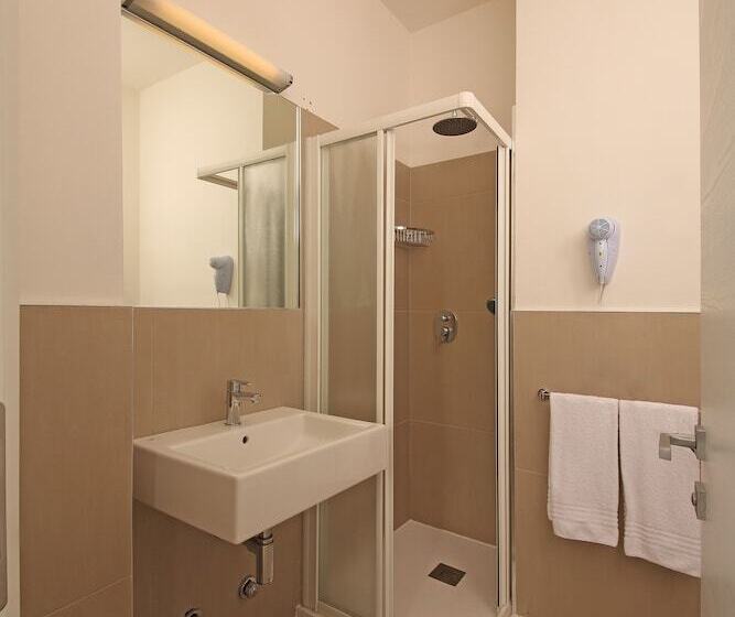 اتاق استاندارد سه نفره, Residence Holiday