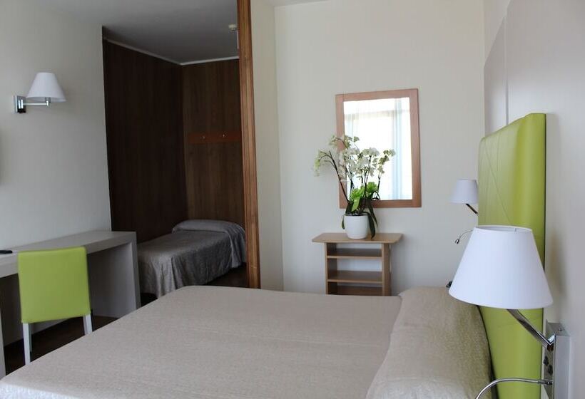 اتاق استاندارد سه نفره, Residence Holiday