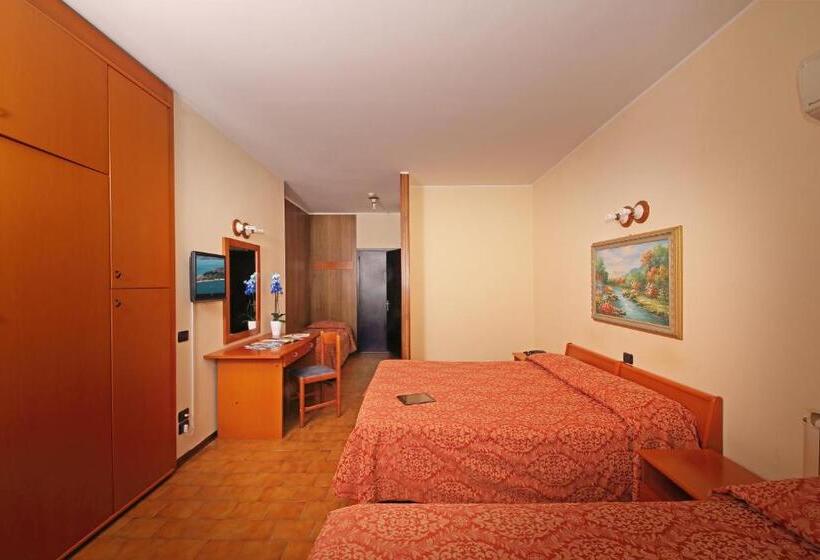 اتاق استاندارد سه نفره, Residence Holiday