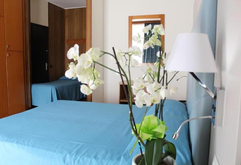 اتاق استاندارد سه نفره, Residence Holiday