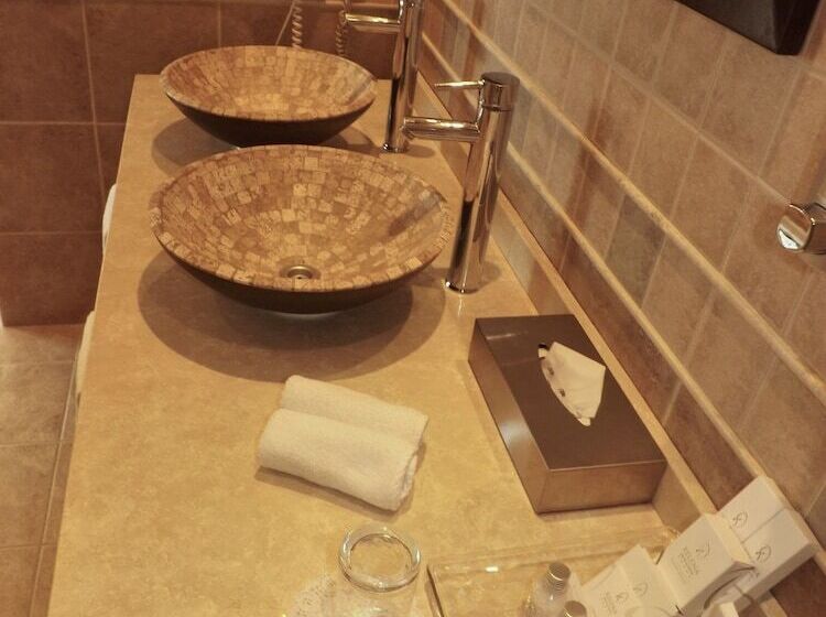 سوییت لوکس, Xelena Hotel & Suites