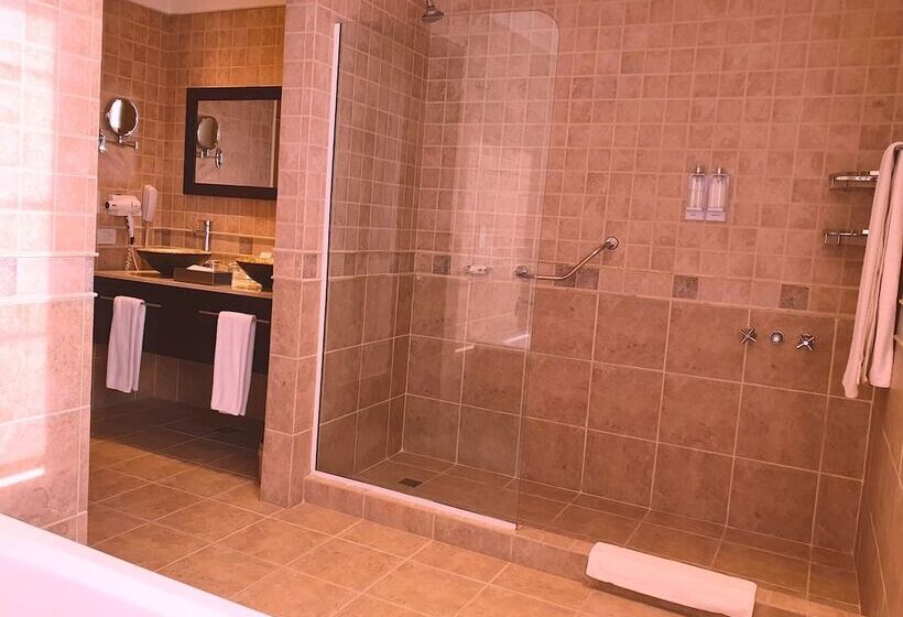 سوئیت پرزیدنت, Xelena Hotel & Suites