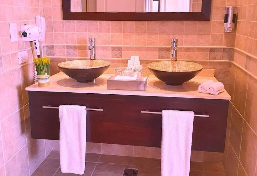 سوئیت پرزیدنت, Xelena Hotel & Suites