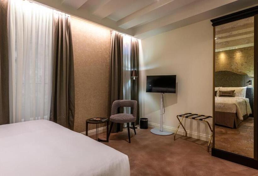 Quarto Deluxe com Balcão, Acca Hotel