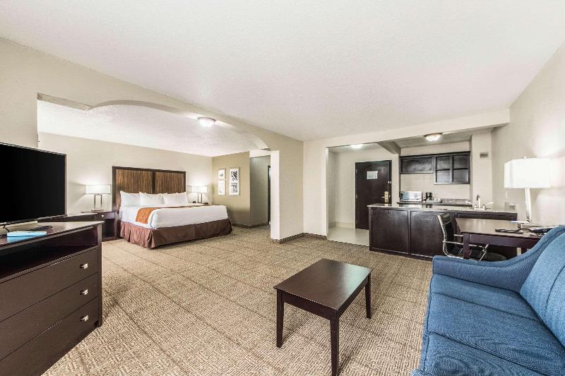 מיטת קינג בסוויטה, Comfort Inn Dallas Park Central