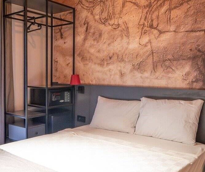 Standard Room, Golden Sun