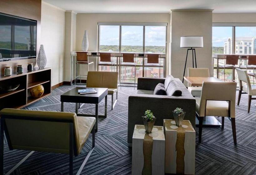 Номер Клуб, Newport News Marriott At City Center