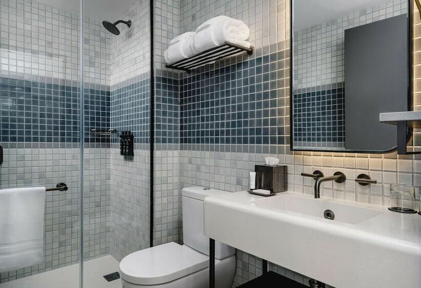 Quarto Estandar Cama Casal, Arlo Midtown