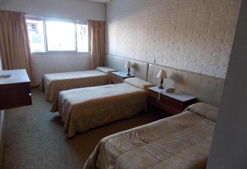 اتاق استاندارد سه نفره, Punta Del Este Shelton
