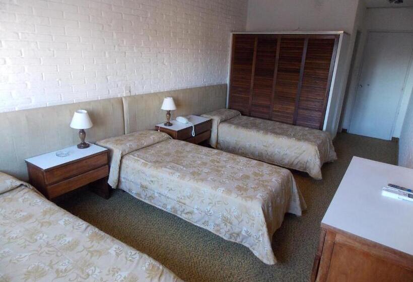 اتاق استاندارد سه نفره, Punta Del Este Shelton