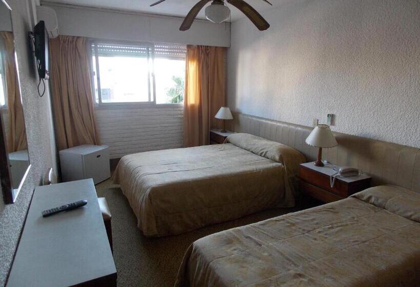 اتاق استاندارد سه نفره, Punta Del Este Shelton