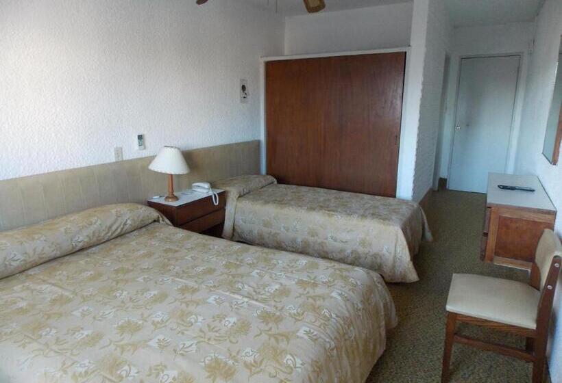 اتاق استاندارد سه نفره, Punta Del Este Shelton
